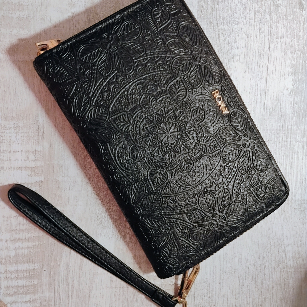 Roxy Black Floral Embossed Wristlet